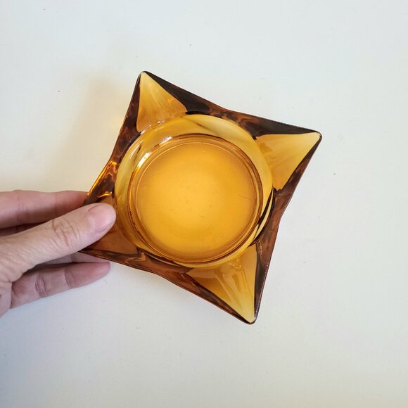 Vintage mid century yellow amber glass ashtray. - Picture 4 of 4